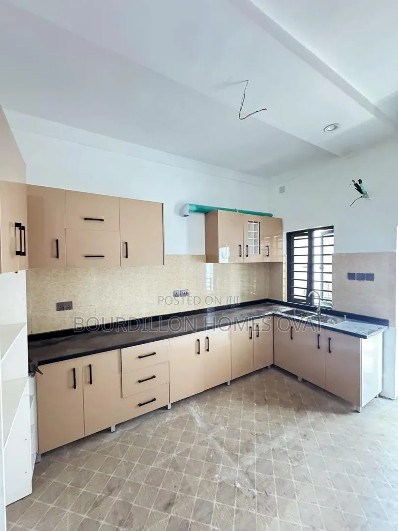 4bdrm Duplex in Ikota Lekki Lagos for sale