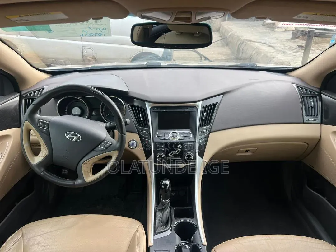 Hyundai Sonata Limited Sedan FWD (2.4L 4cyl 6A) 2012 Gold
