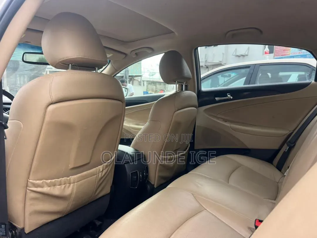 Hyundai Sonata Limited Sedan FWD (2.4L 4cyl 6A) 2012 Gold