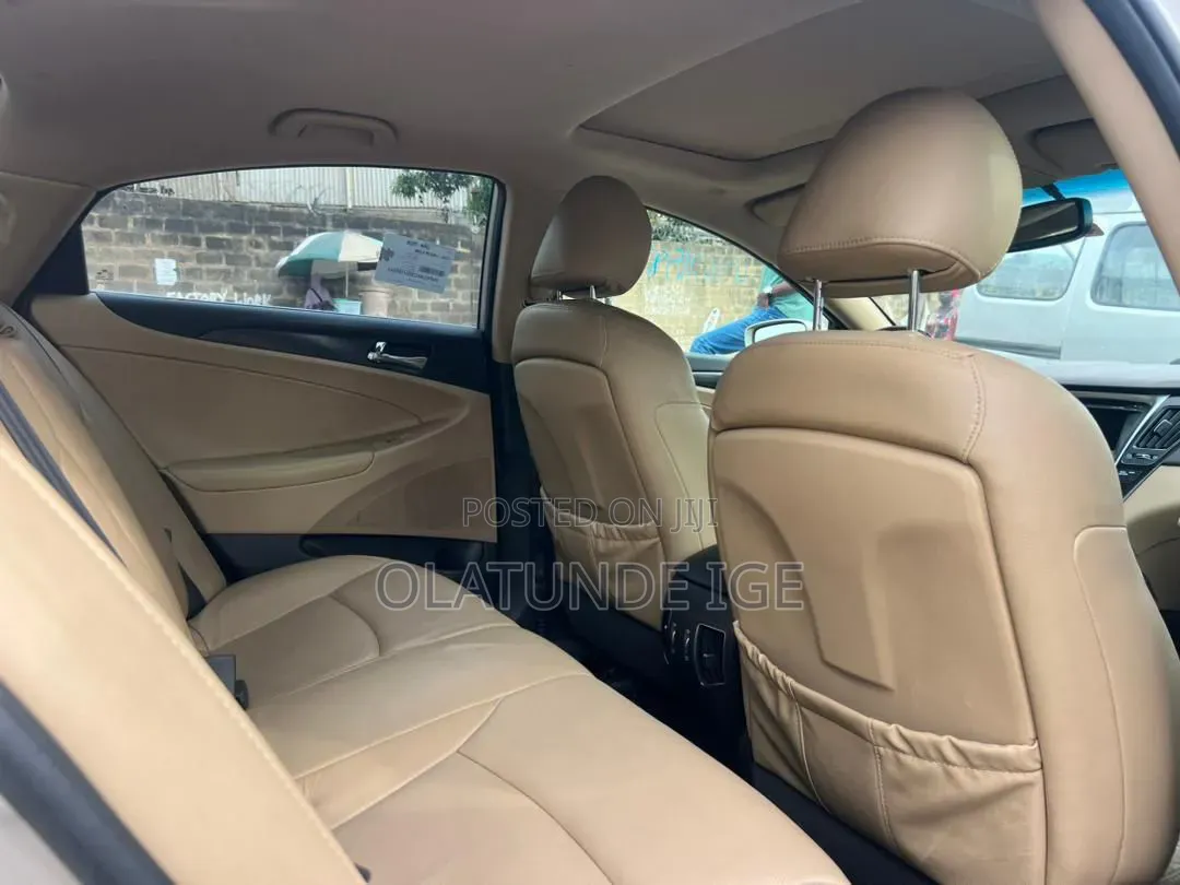 Hyundai Sonata Limited Sedan FWD (2.4L 4cyl 6A) 2012 Gold