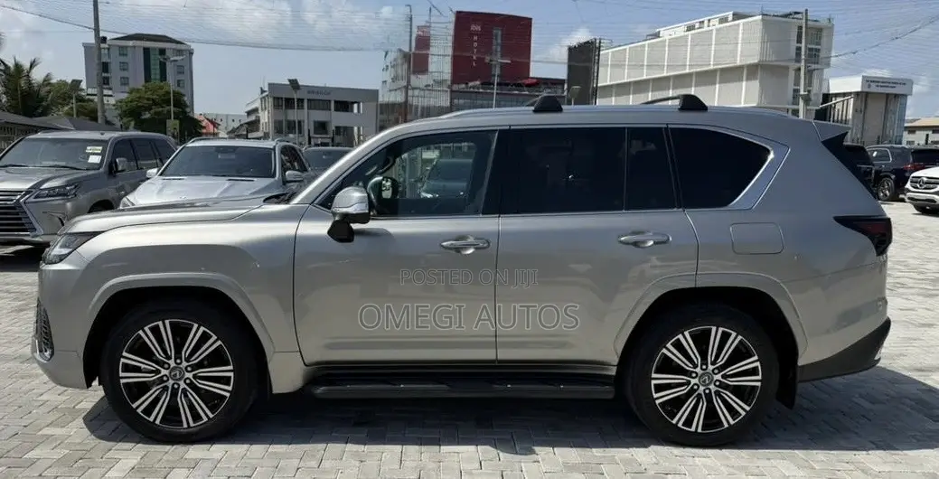 Lexus LX 600 2023 Silver