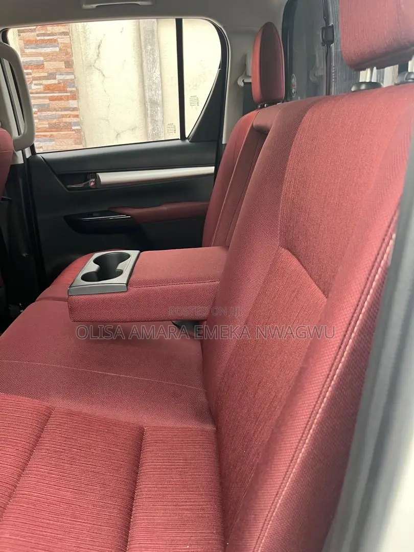 Toyota Hilux 2024 White
