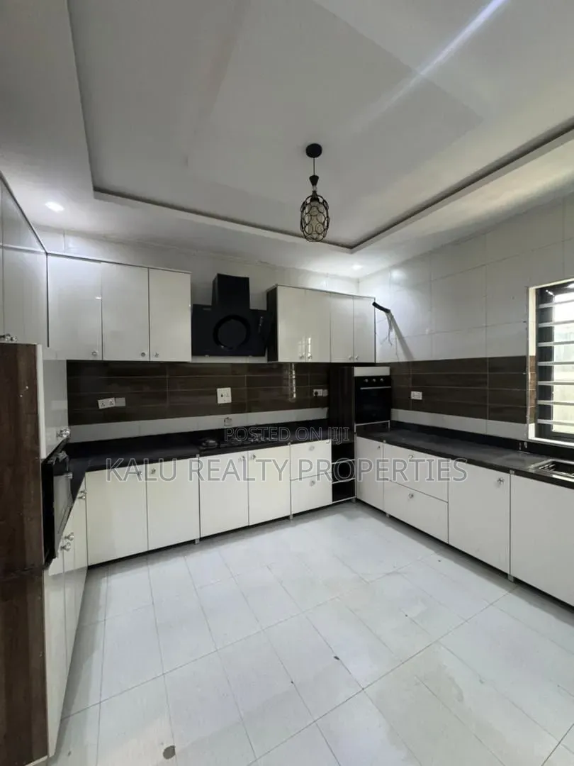 5bdrm Duplex in Ikate for rent