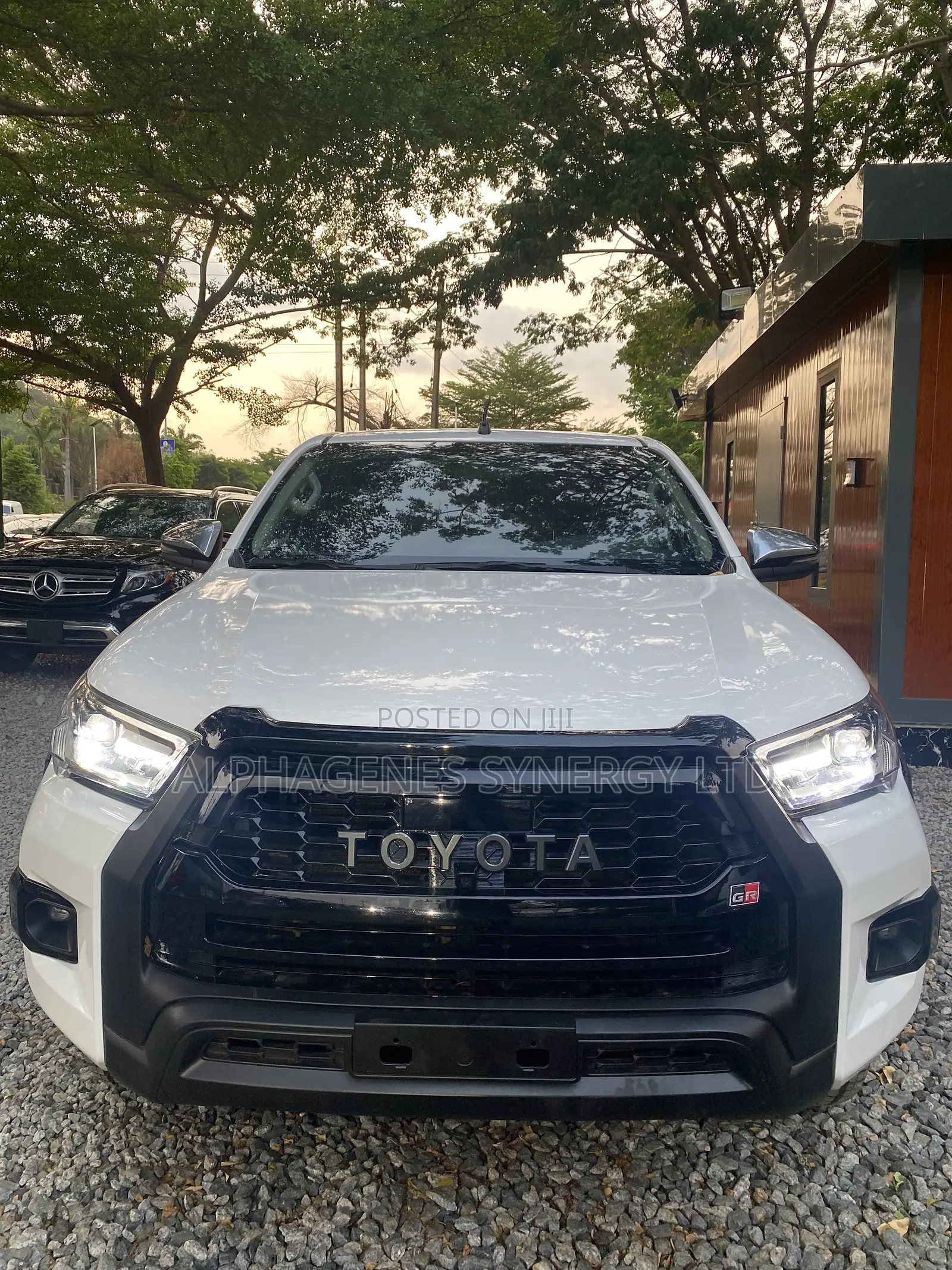 Toyota Hilux 2019 White