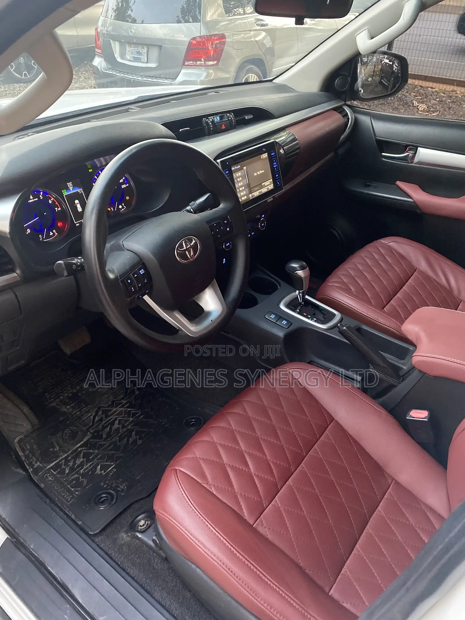 Toyota Hilux 2019 White