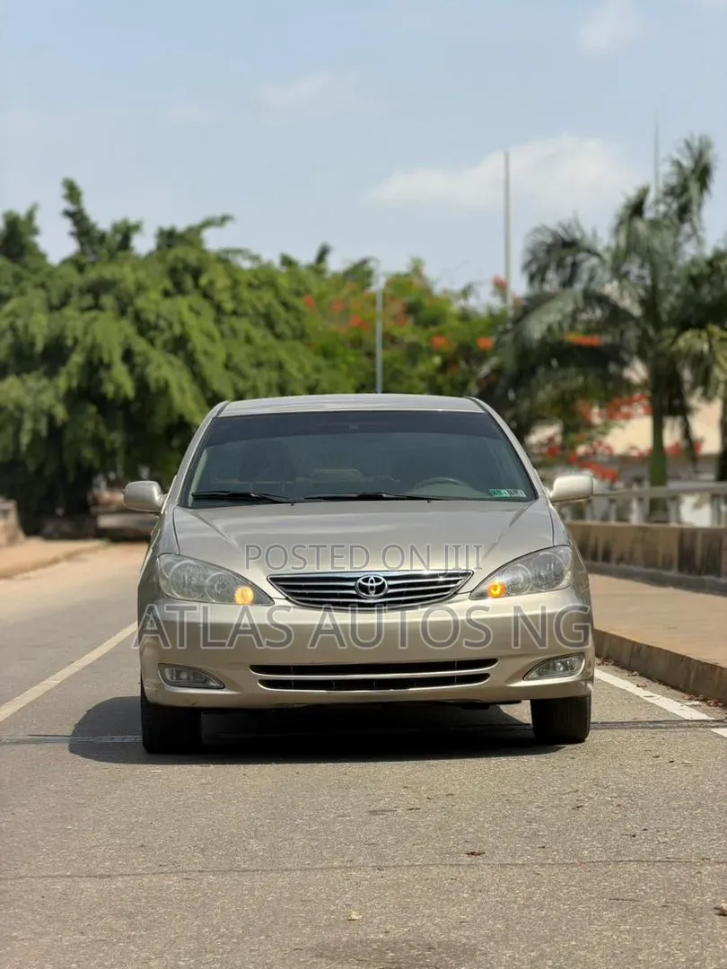 Toyota Camry LE 4dr Sedan (2.4L 4cyl 5A) 2005 Gold