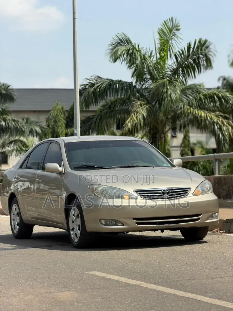 Toyota Camry LE 4dr Sedan (2.4L 4cyl 5A) 2005 Gold