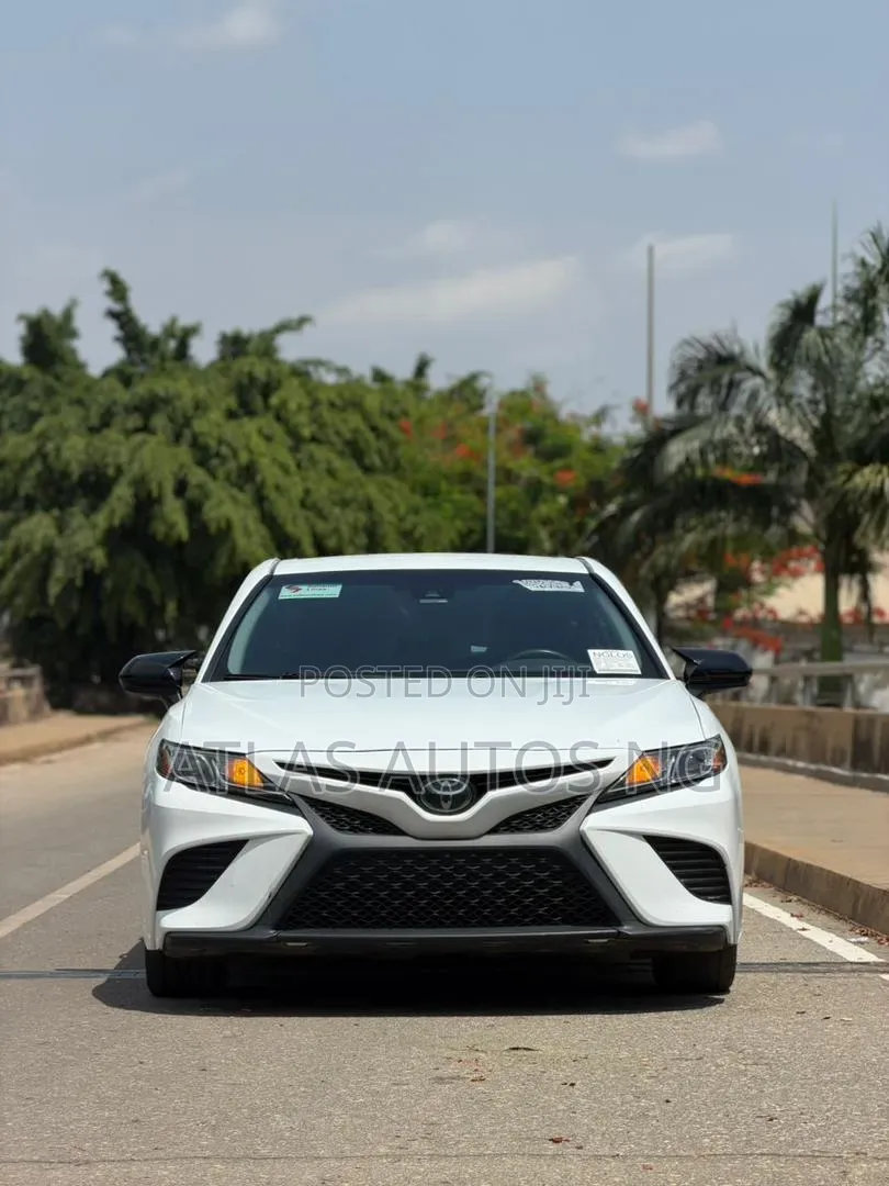 Toyota Camry SE FWD 2020 White