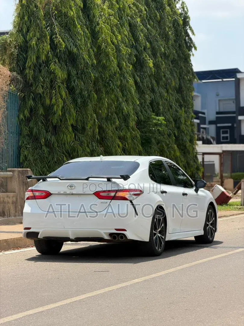 Toyota Camry SE FWD 2020 White