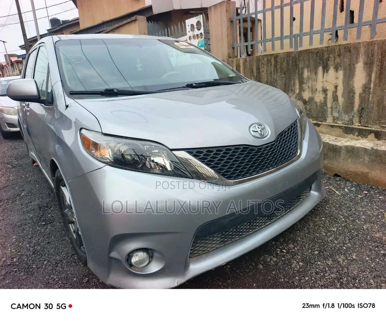 Toyota Sienna SE 8 Passenger 2012 Silver