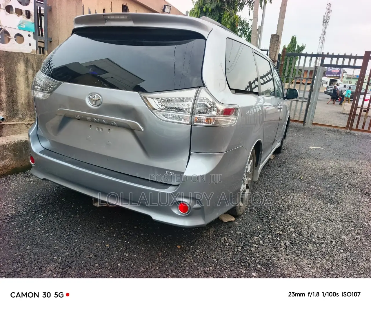 Toyota Sienna SE 8 Passenger 2012 Silver