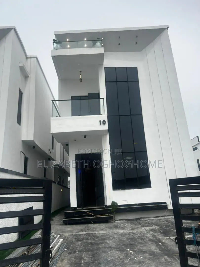 5bdrm Duplex in Chevron for sale