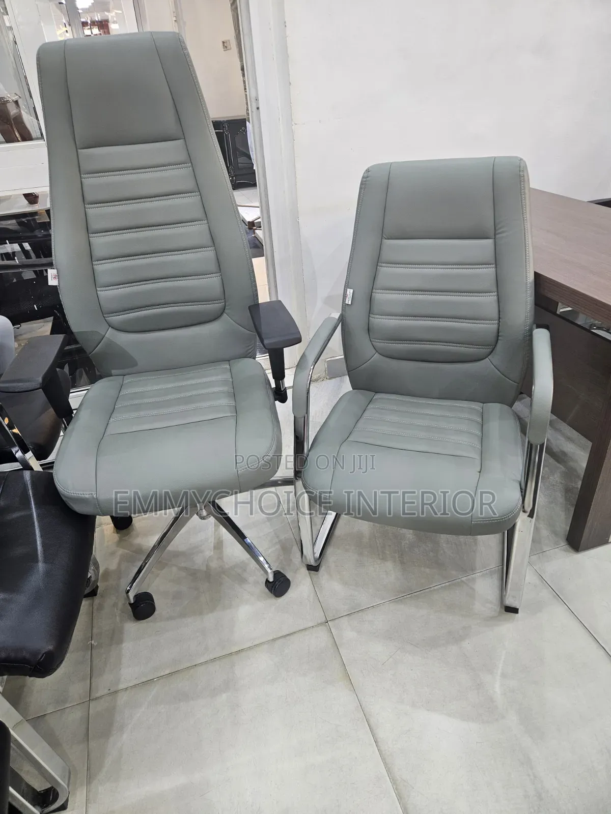 Super Executive Chair and Visitor