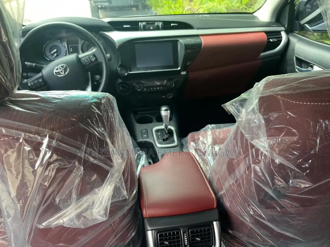 Toyota Hilux 2025 White