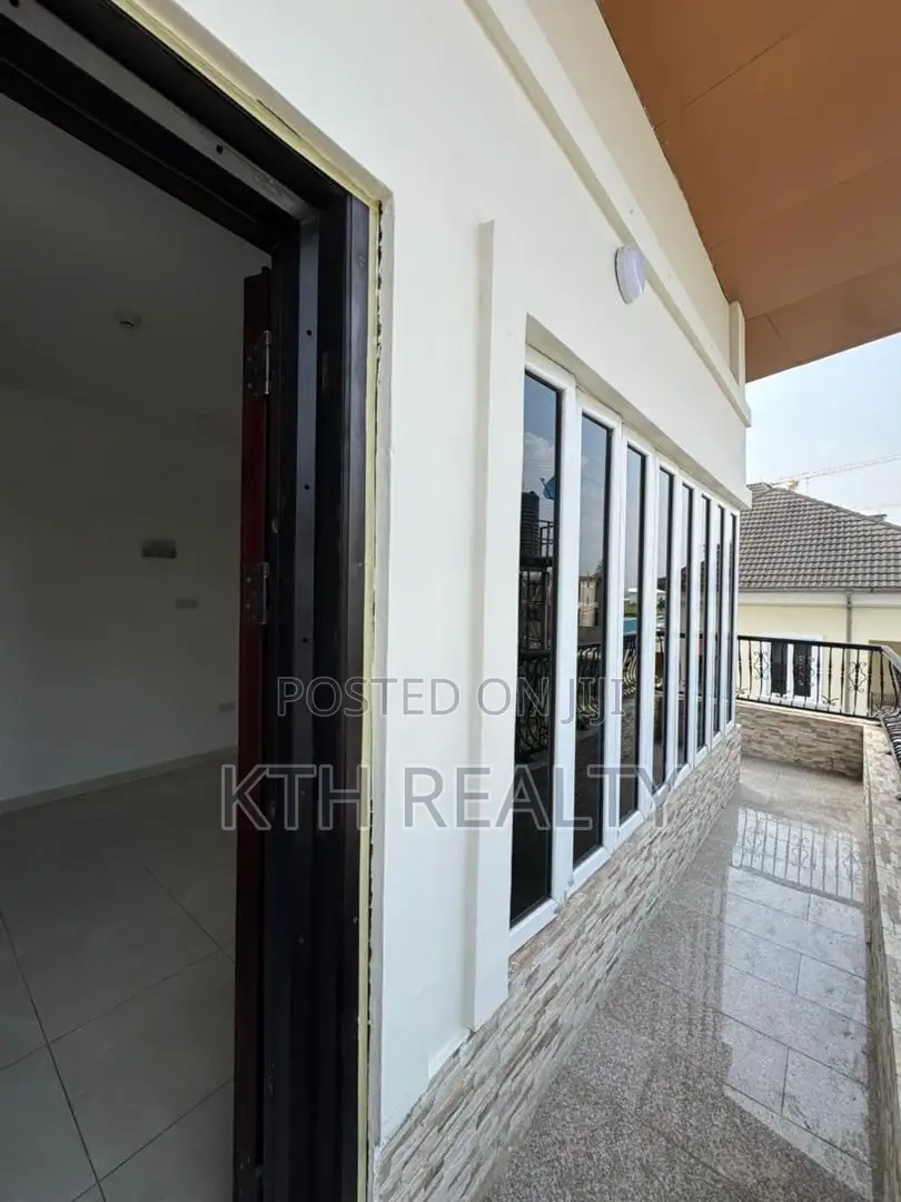 5bdrm Duplex in Banana Island for rent