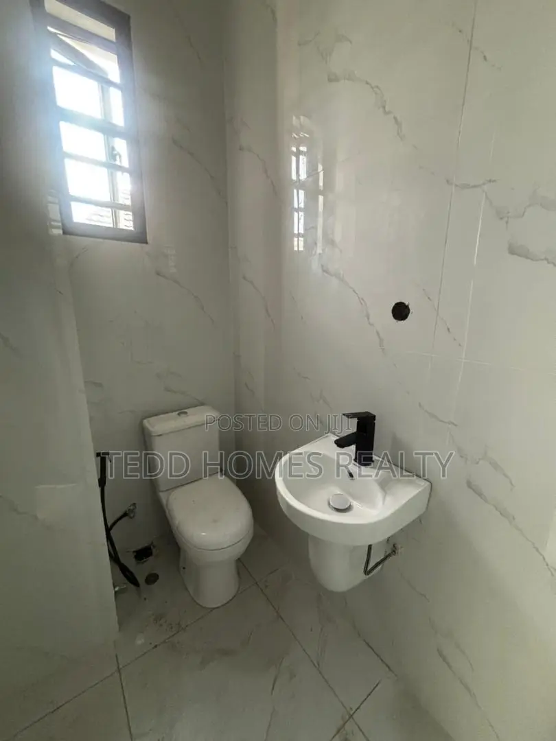 2bdrm Apartment in Ilasan, Ikate for rent