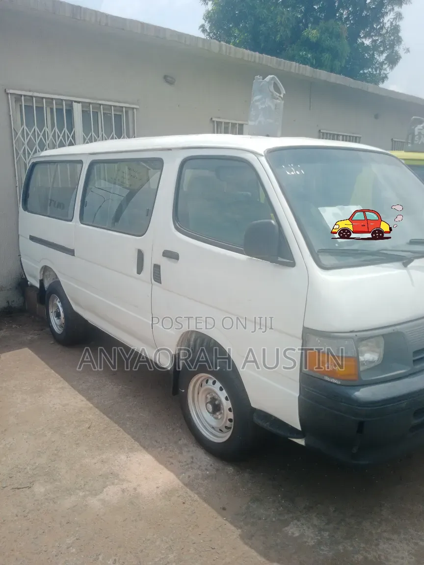 Toyota HiAce 2004 White