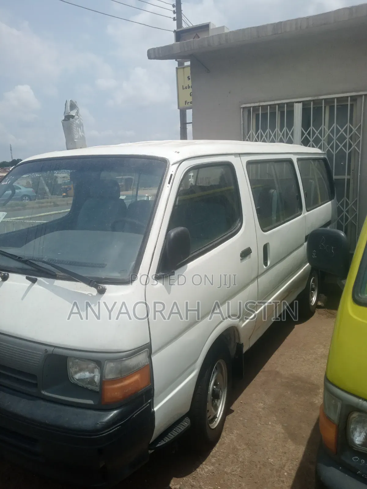 Toyota HiAce 2004 White