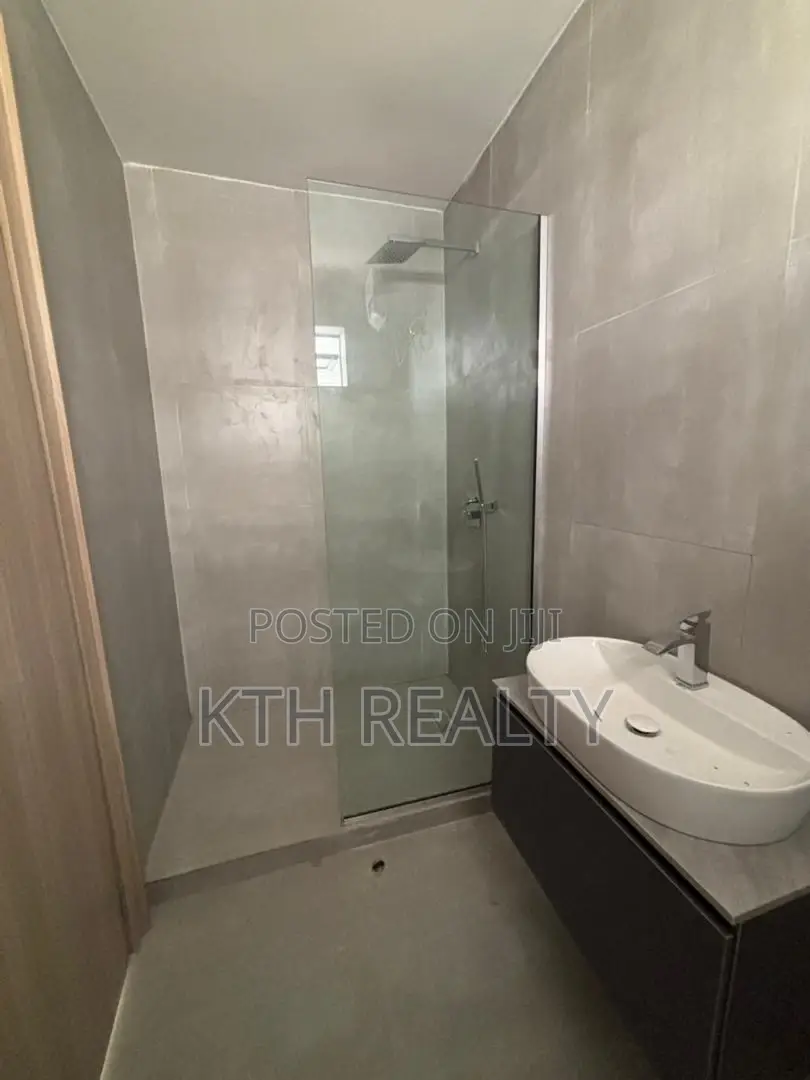 3bdrm Apartment in Lekki Phase 1 for rent