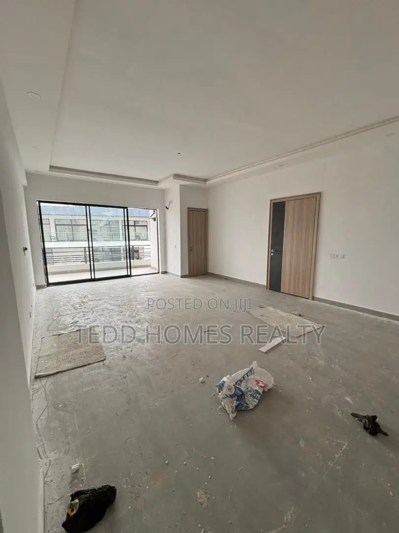 3bdrm Apartment in Lekki Phase 1 for rent