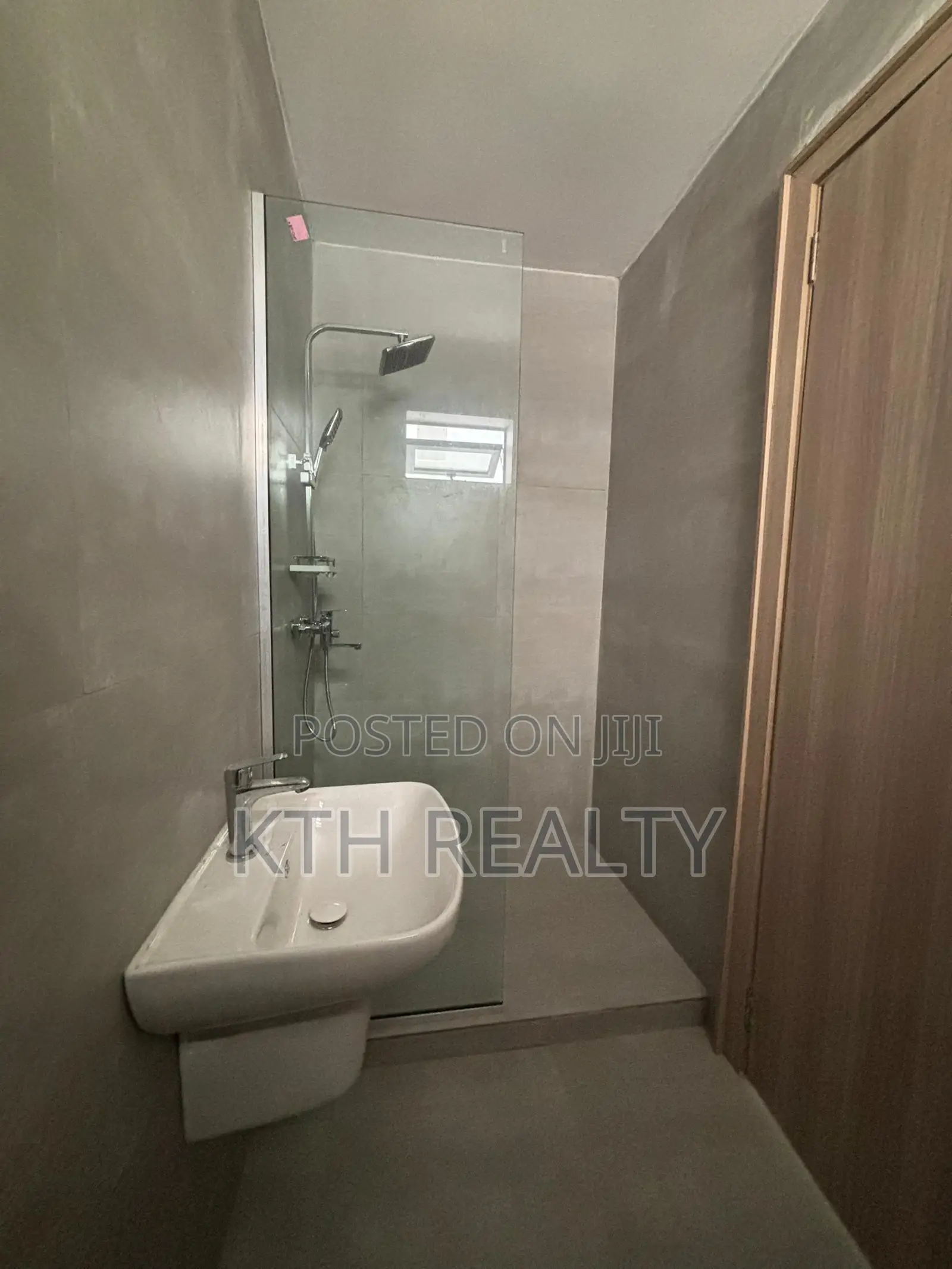 3bdrm Apartment in Lekki Phase 1 for rent