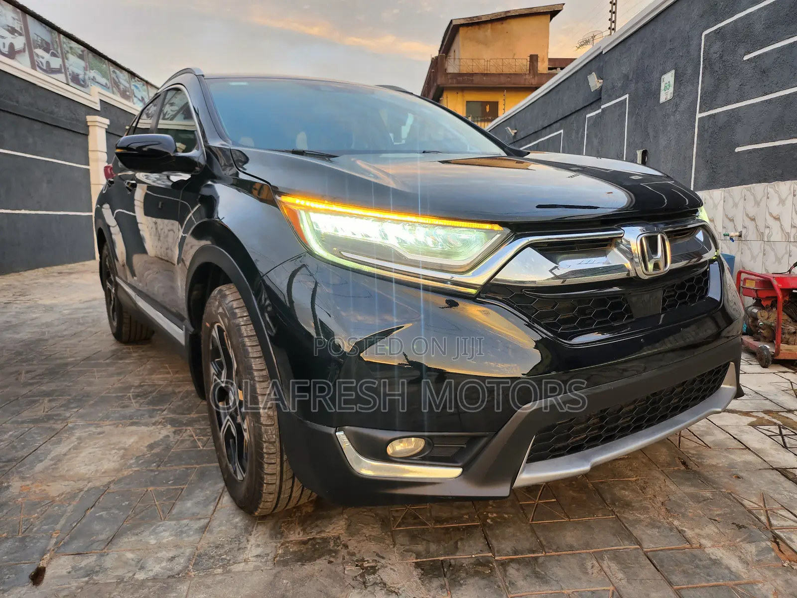 Honda CR-V Touring 4dr SUV AWD (1.5L 4cyl CVT) 2017 Black