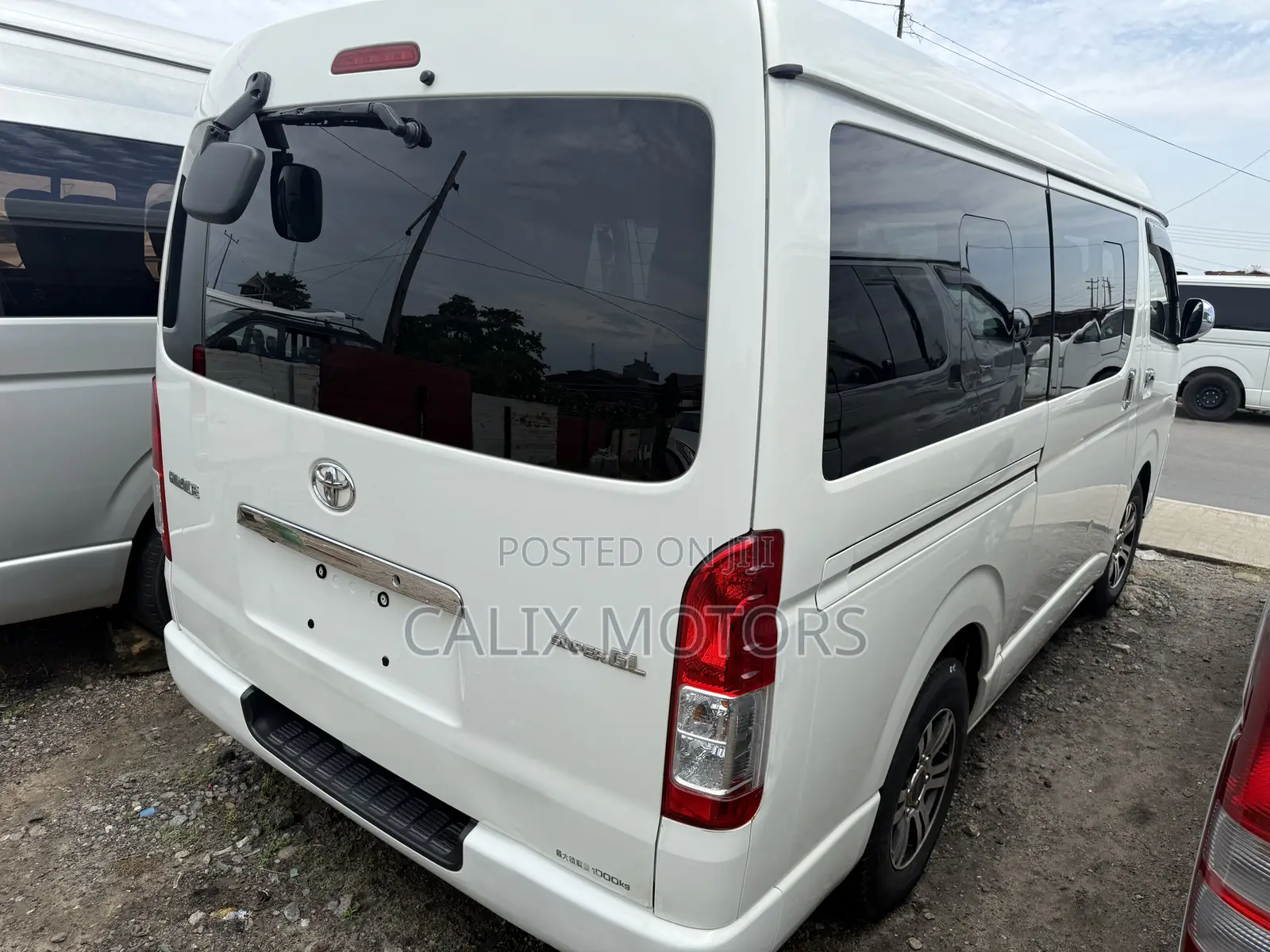 Toyota HiAce 2014 White
