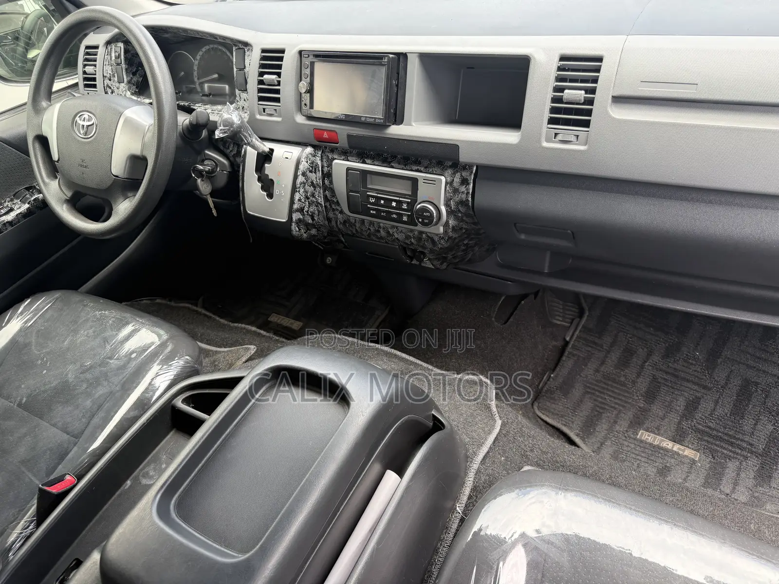 Toyota HiAce 2014 White