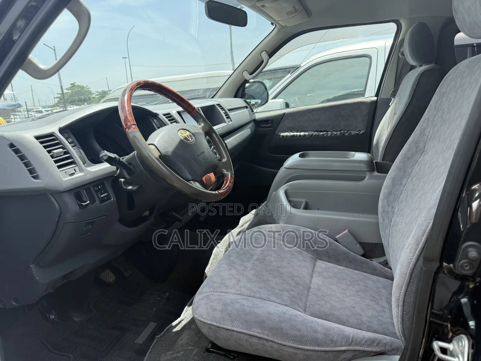 Toyota HiAce 2014 Black