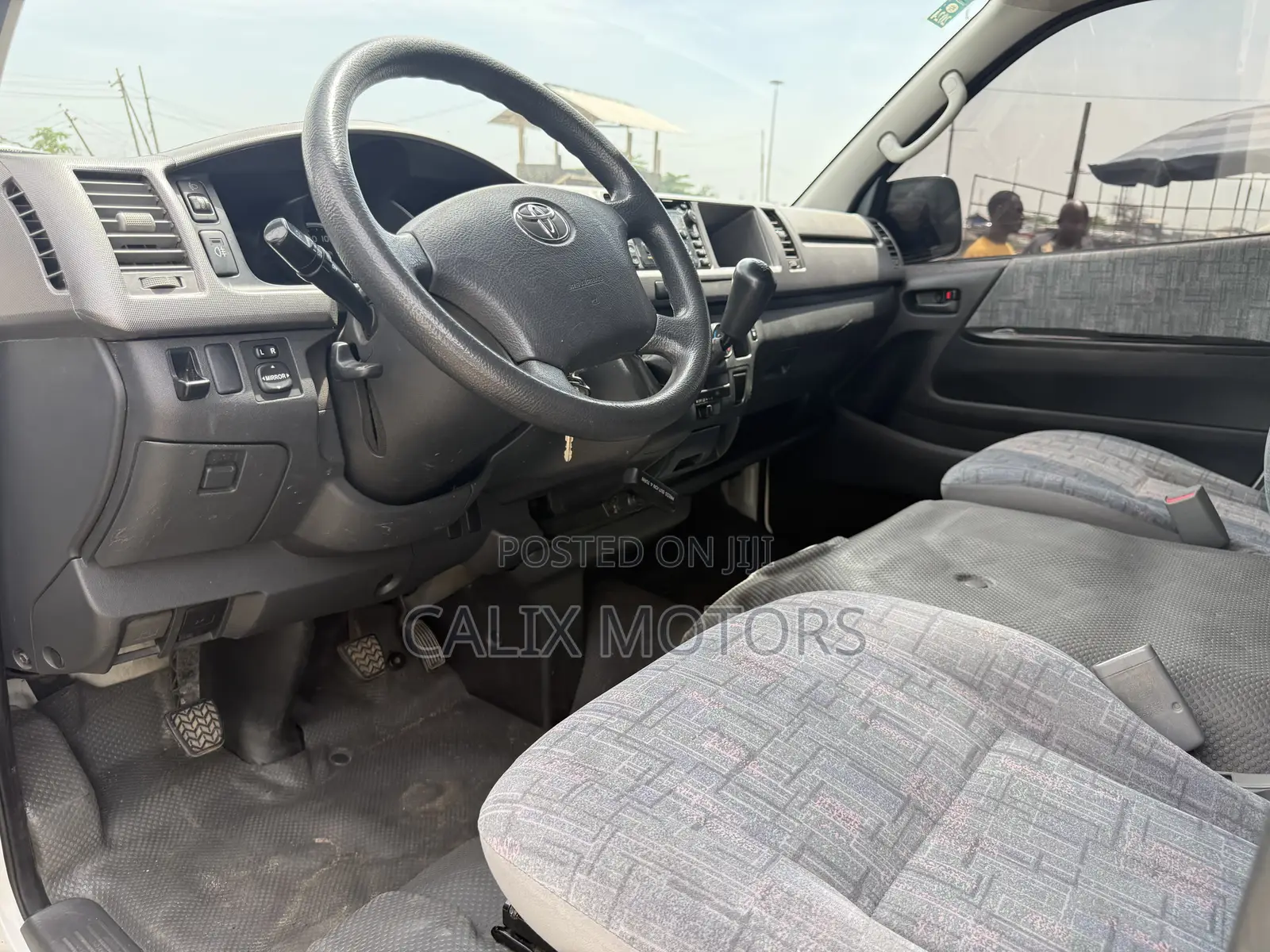 Toyota HiAce 2015 White