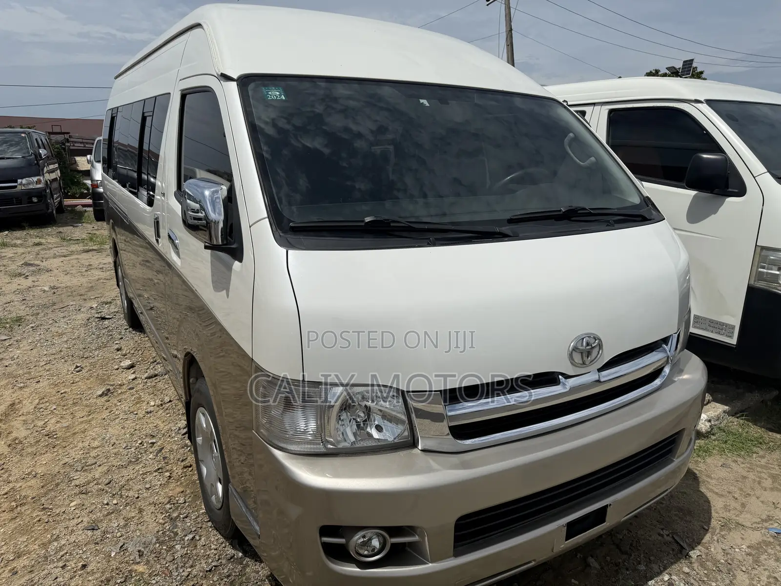 Toyota HiAce 2015 White