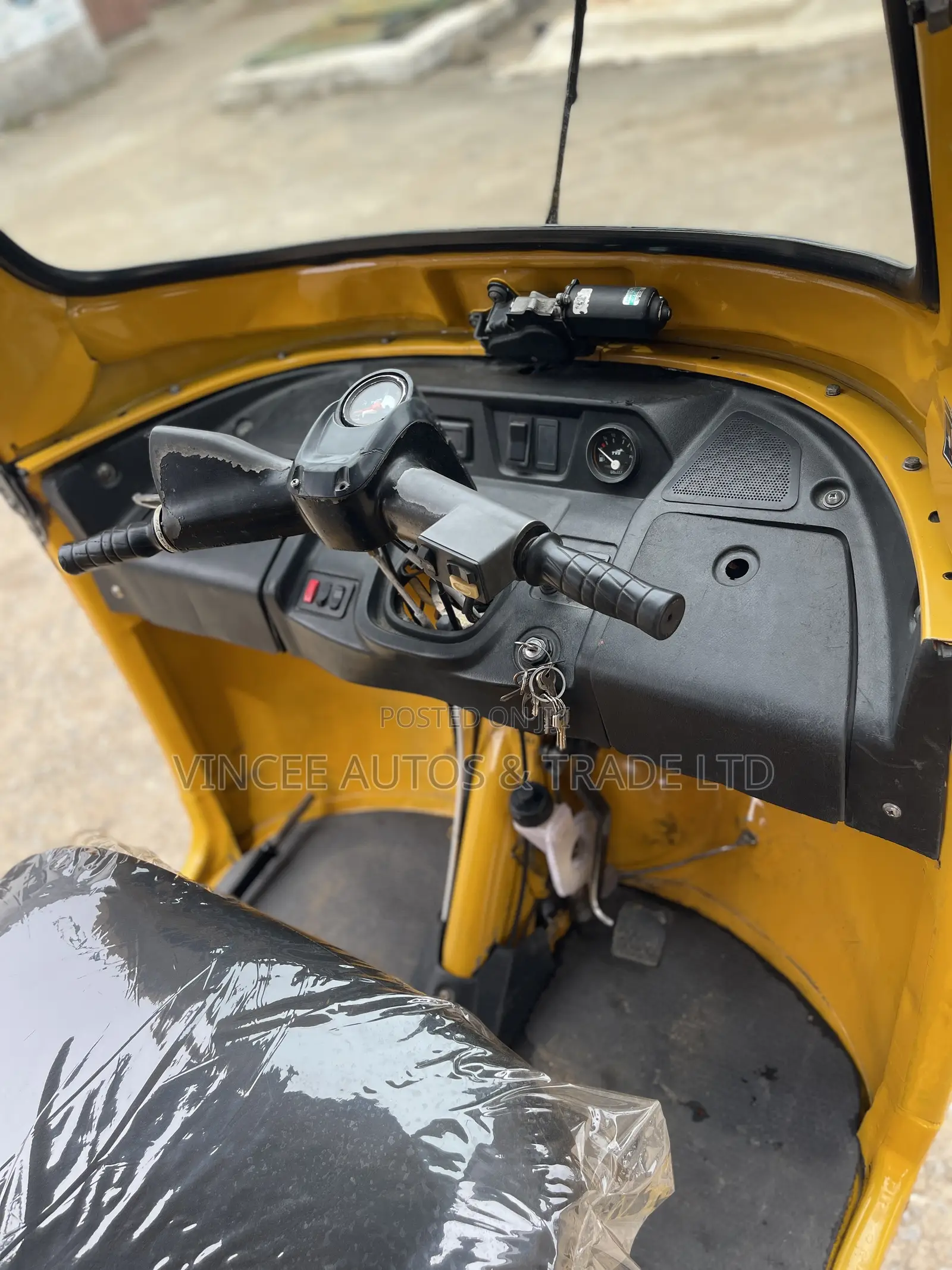 TVS King Cargo 2023 Yellow