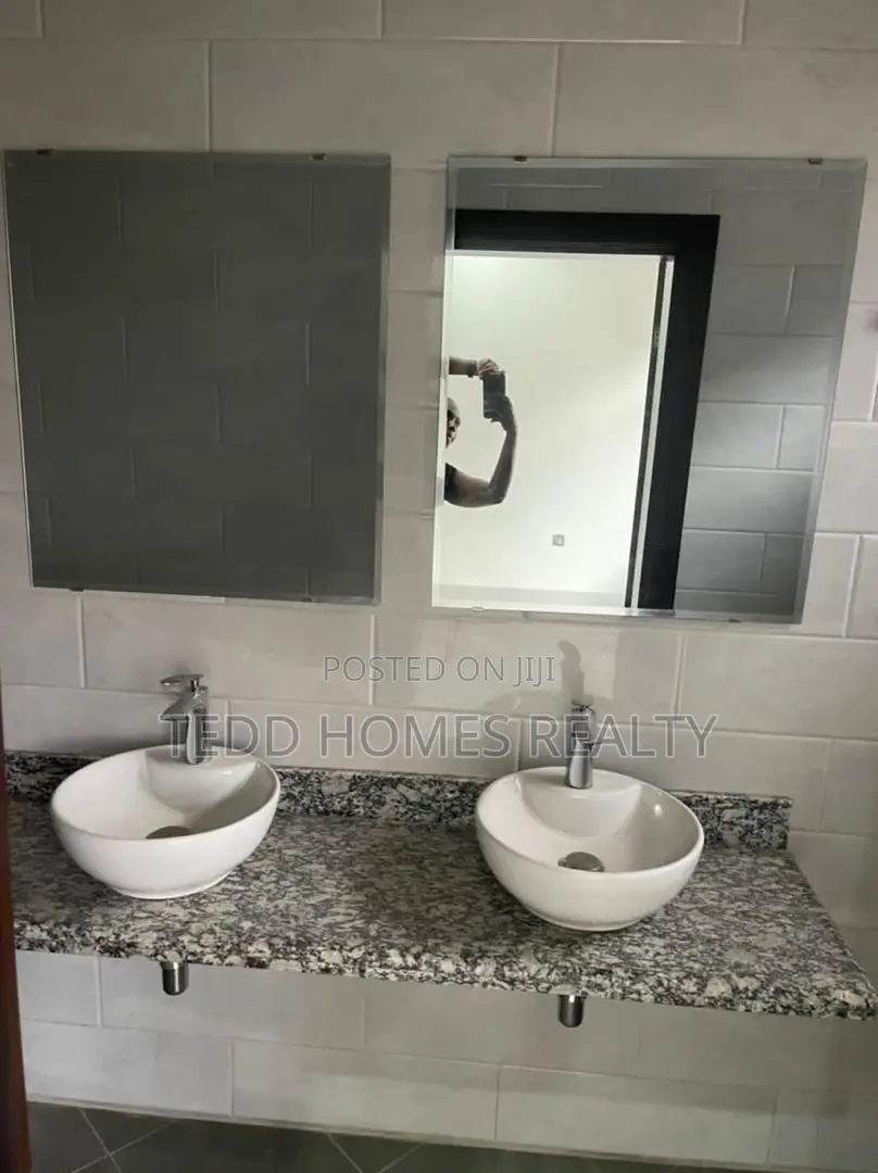 3bdrm Apartment in Off Admiralty Road, Lekki Phase 1 for rent