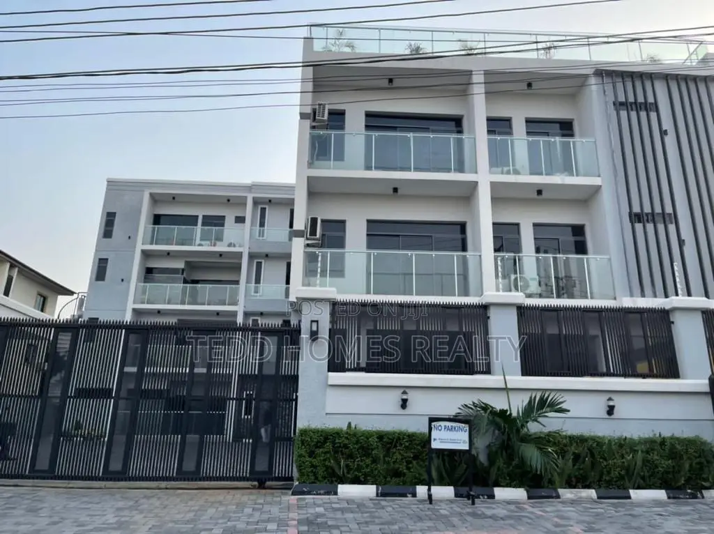 3bdrm Apartment in Off Admiralty Road, Lekki Phase 1 for rent