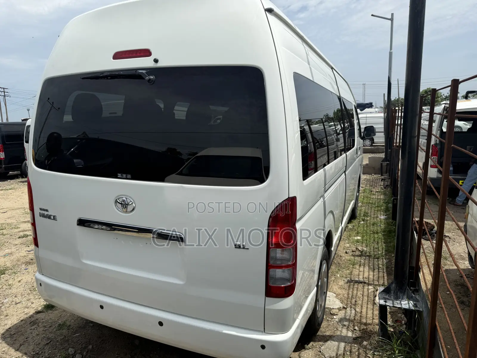 Toyota HiAce 2016 White