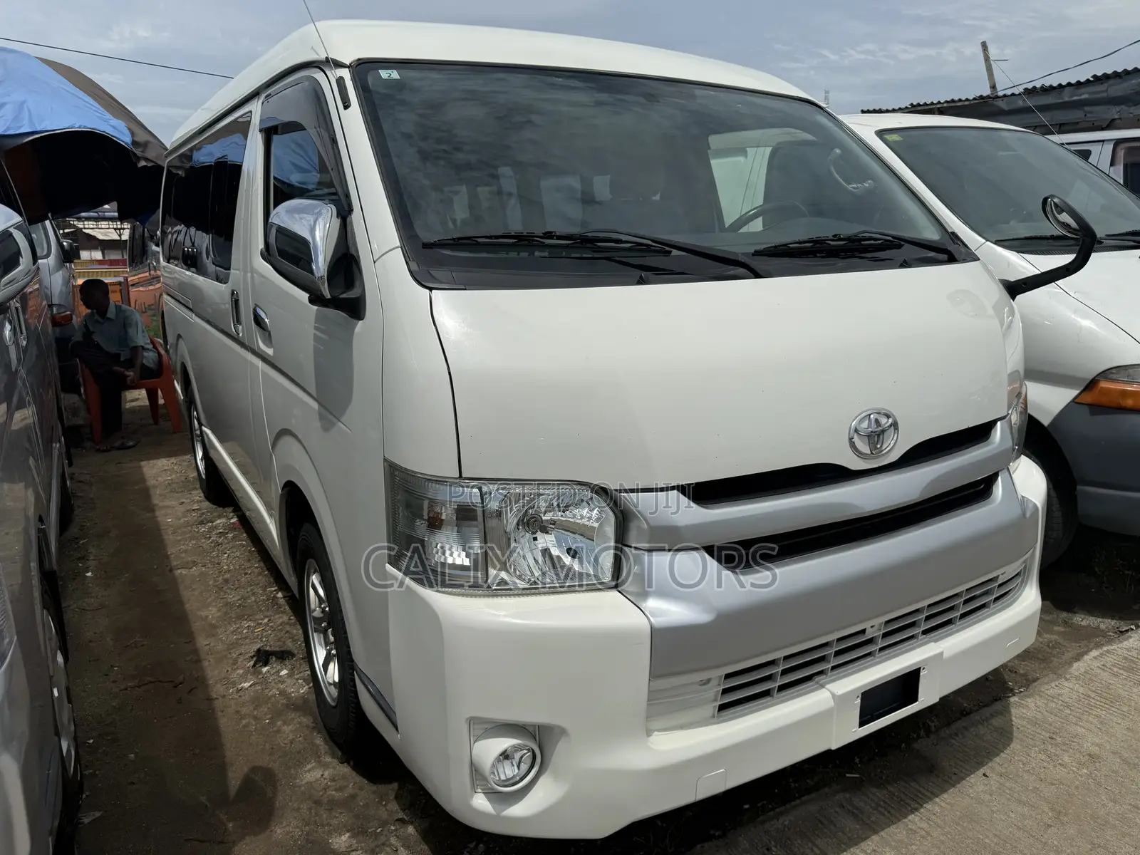 Toyota HiAce 2014 White
