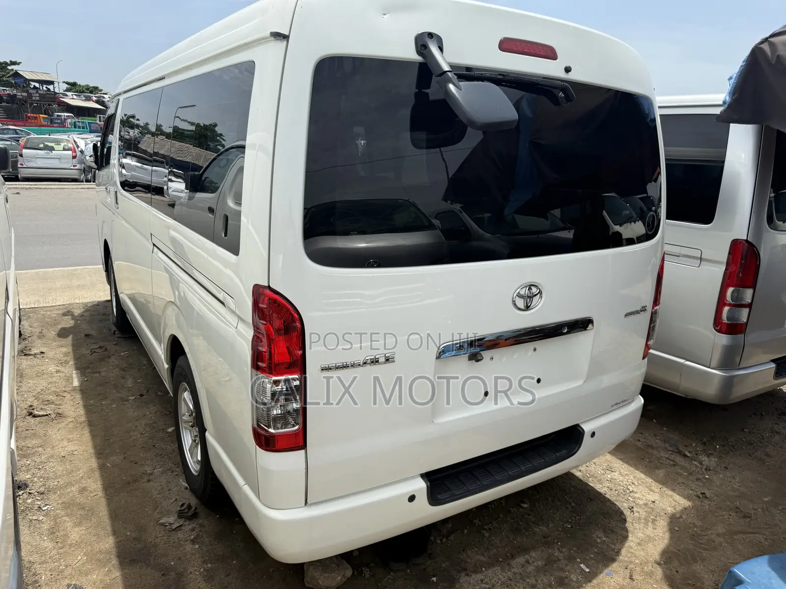Toyota HiAce 2014 White