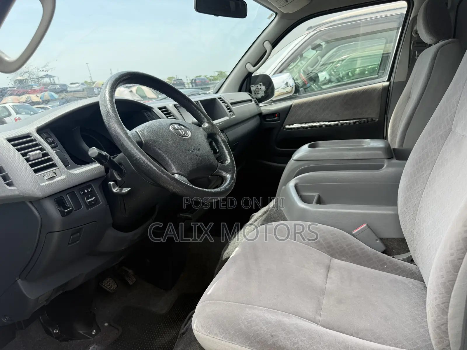 Toyota HiAce 2014 White