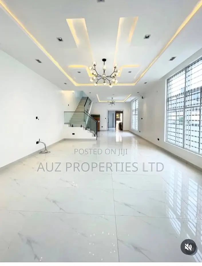 5bdrm Duplex in Ikota for sale