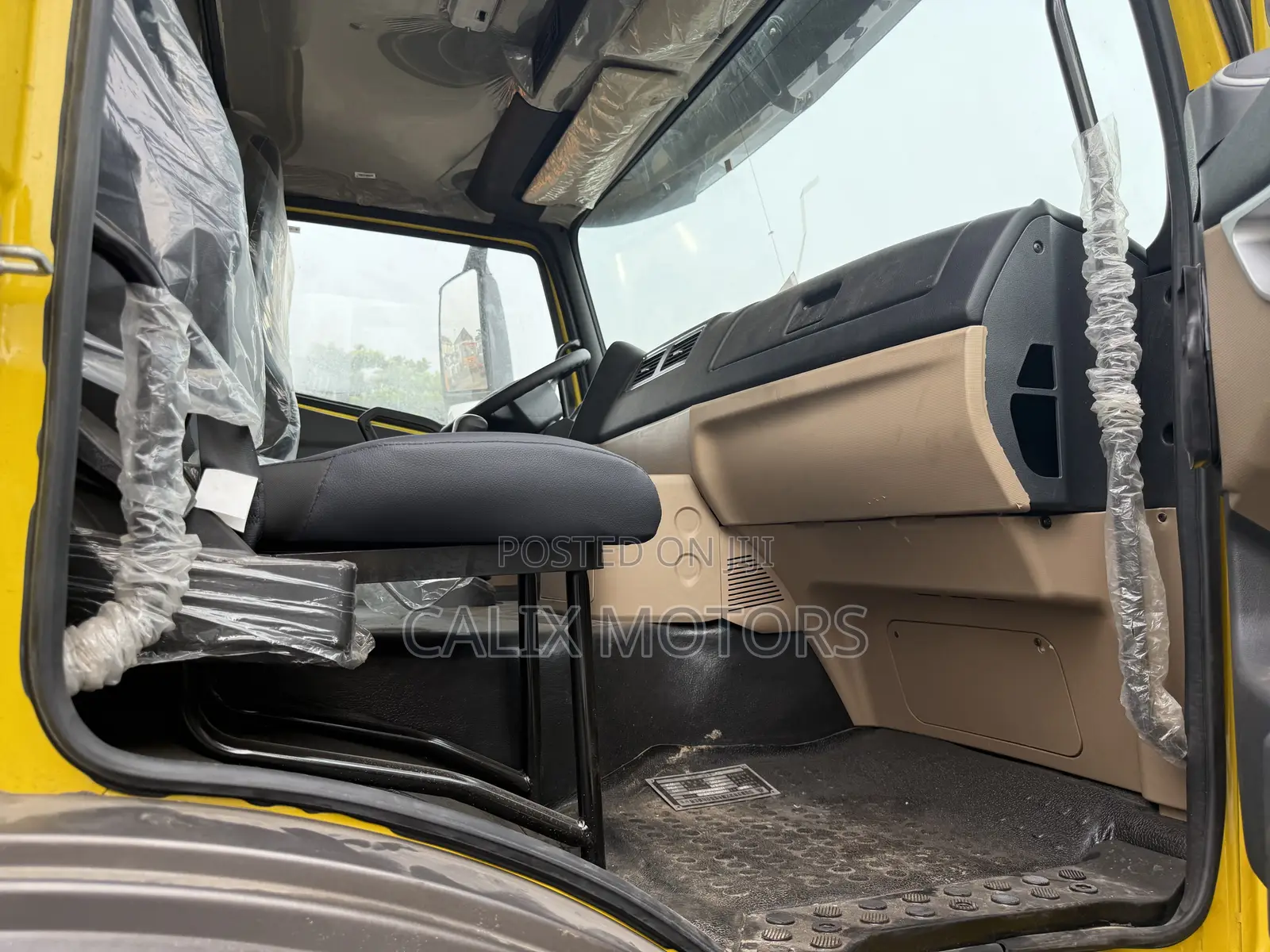 Semi Brand New Covid 19 Howo Dump Truck 371hp Double Steps.