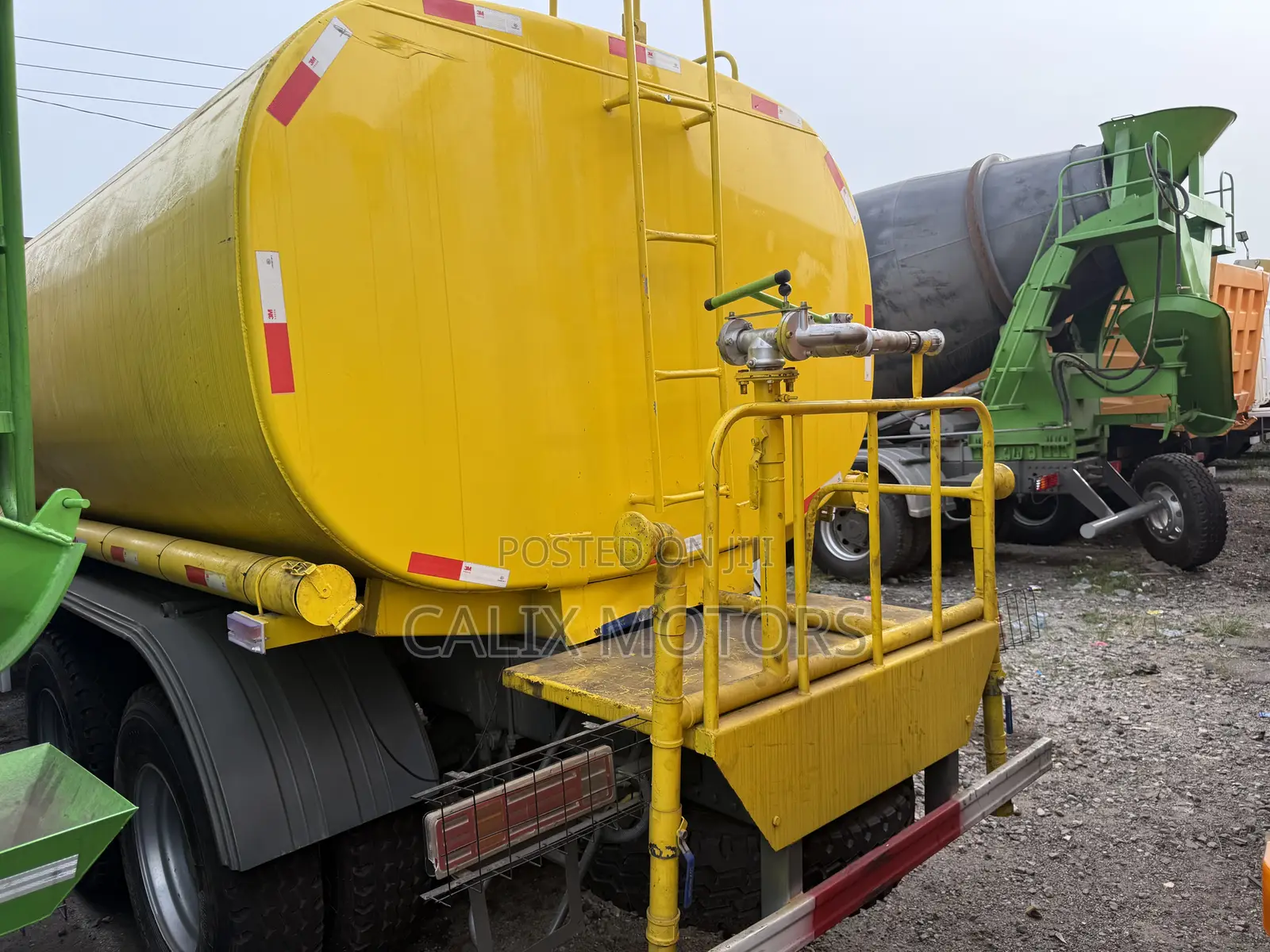 Covid -19 Howo Water Tanker Truck 20,000 Liters 371hp.