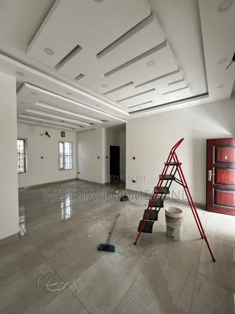 2bdrm Apartment in Lekki Scheme 2 for rent