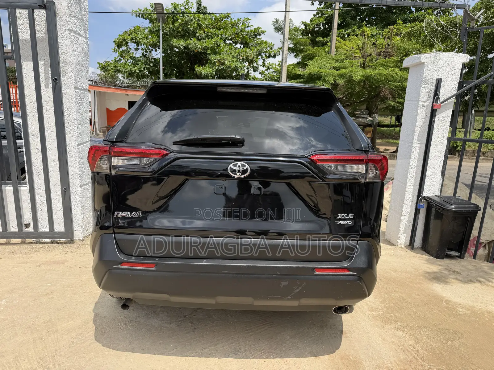 Toyota RAV4 XLE FWD 2019 Black