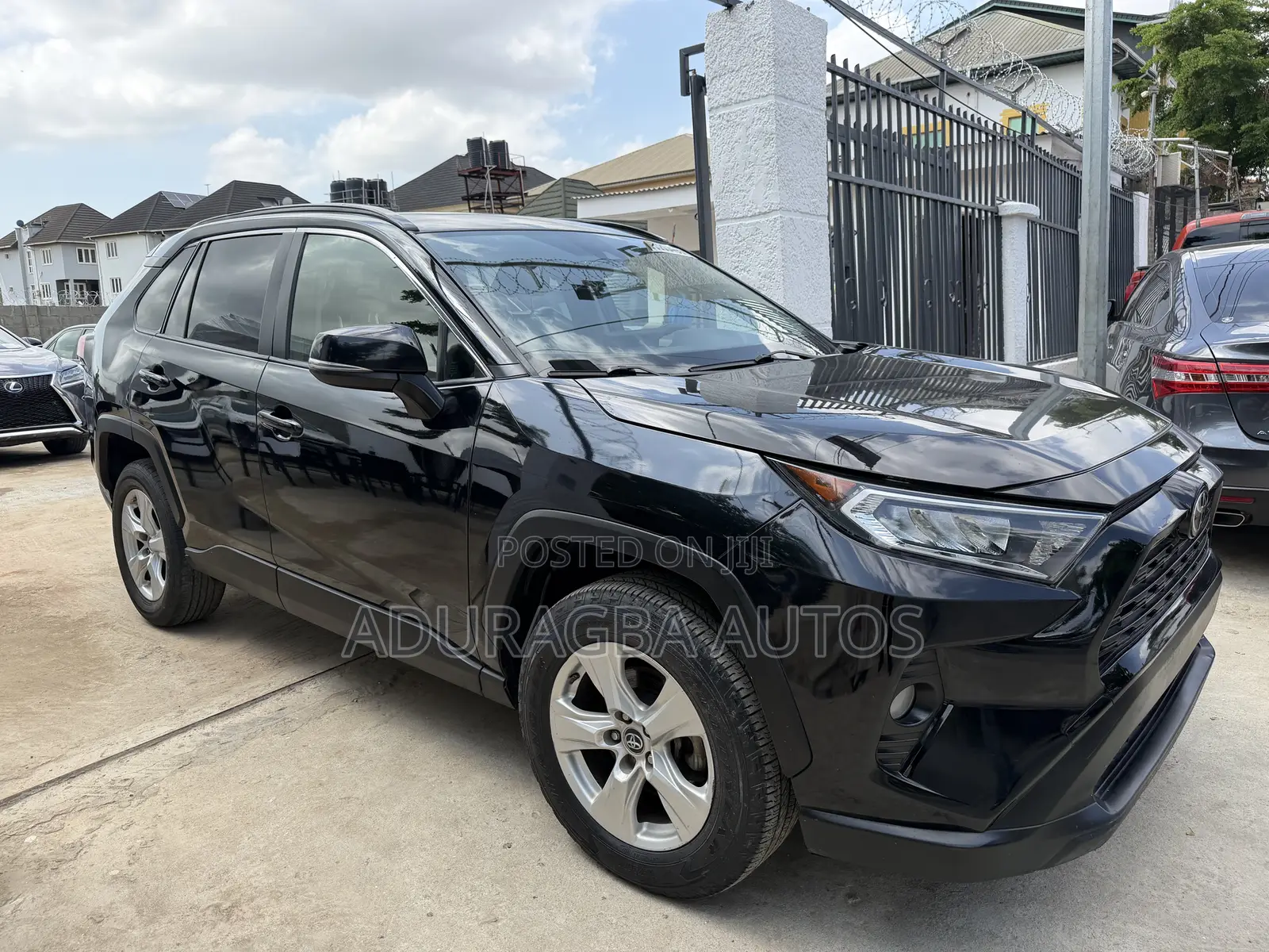 Toyota RAV4 XLE FWD 2019 Black