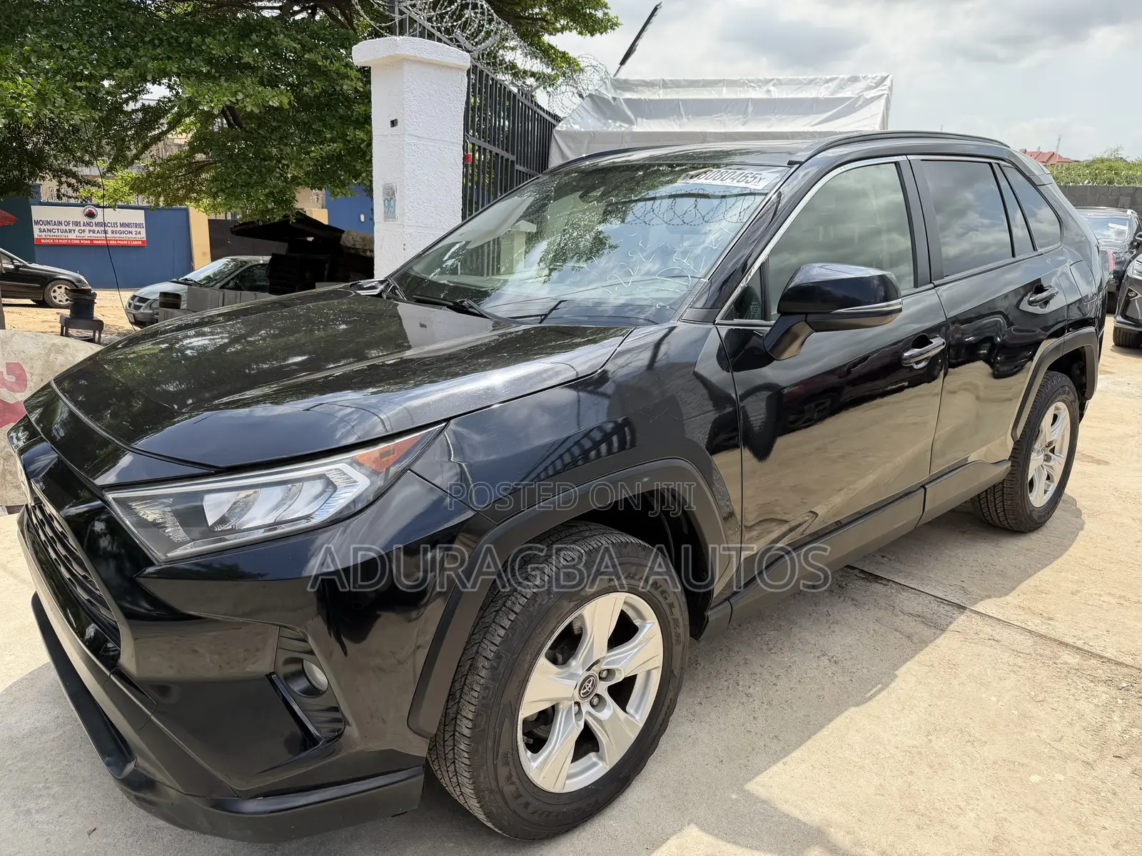 Toyota RAV4 XLE FWD 2019 Black