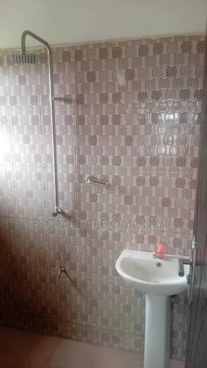 3bdrm House in Mogona Estate, Oluyole for rent