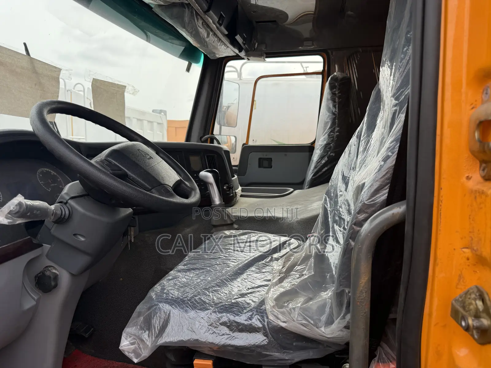 Foreign Used Howo Dump Truck 371hp.