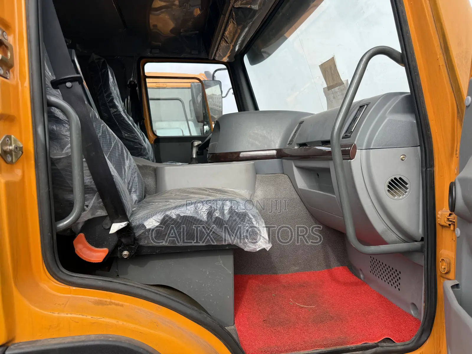 Foreign Used Howo Dump Truck 371hp.