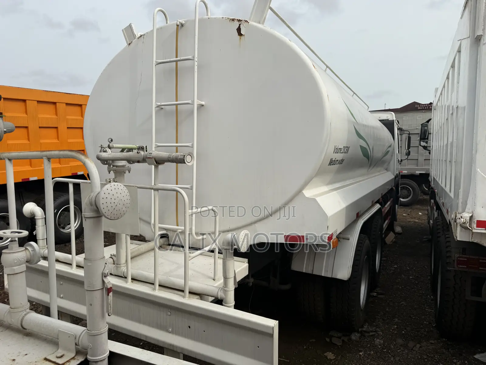 Howo Water Tanker Truck 20,000 Liters.
