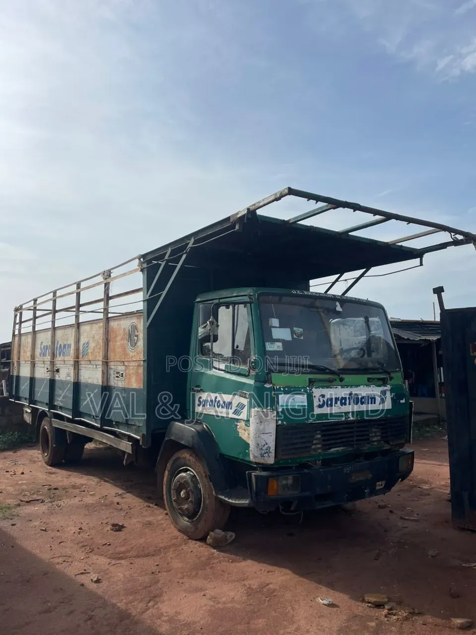 Mercedes Benz 814 Rigid Truck With Container Body -: 8 Bolts